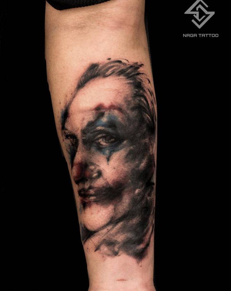 小丑遮盖纹身图片_手臂水彩水墨小丑遮盖纹身图案