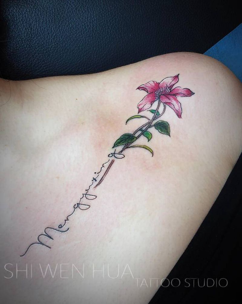 花纹身图片_肩部胸部水彩纹身图案