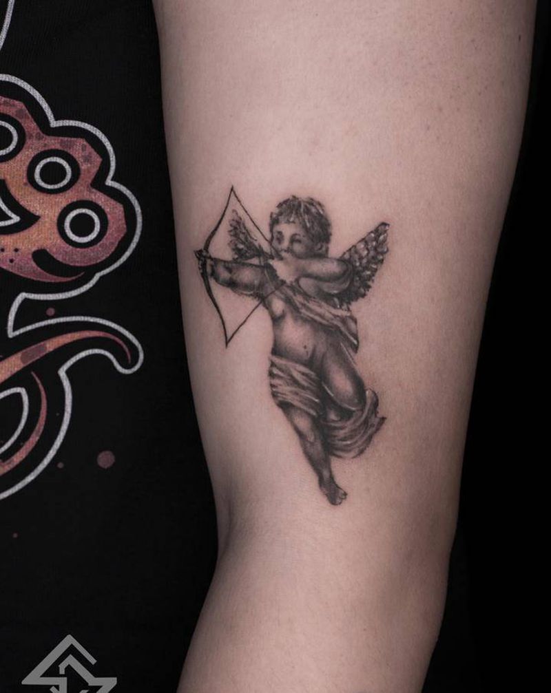 情侣丘比特纹身图片_手臂欧美写实丘比特情侣纹身图案