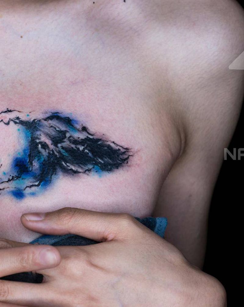 胸口遮盖纹身图片_胸部水墨纹身图案