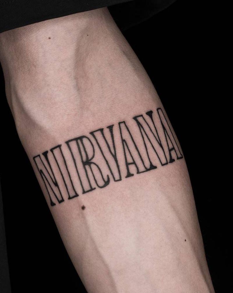 手臂字母纹身图片_手臂图腾花体字纹身图案