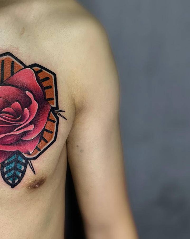 玫瑰花一枚纹身图片_胸部背部New School欧美写实纹身图案