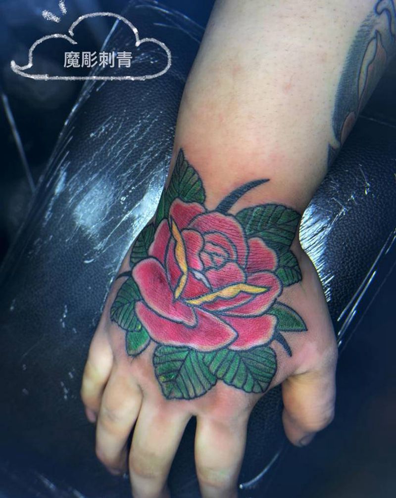 花手纹身图片_手部纹身图案