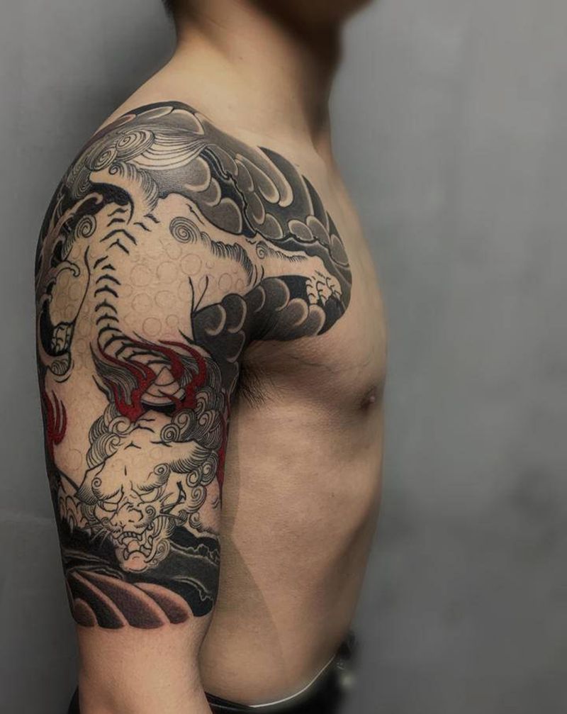 小狮子纹身图片_手部肩部新传统老传统纹身图案