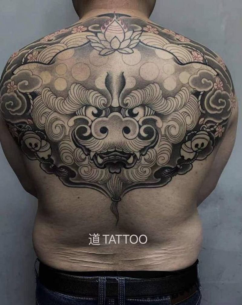 小狮子为完成纹身图片_背部肩部新传统Old School纹身图案