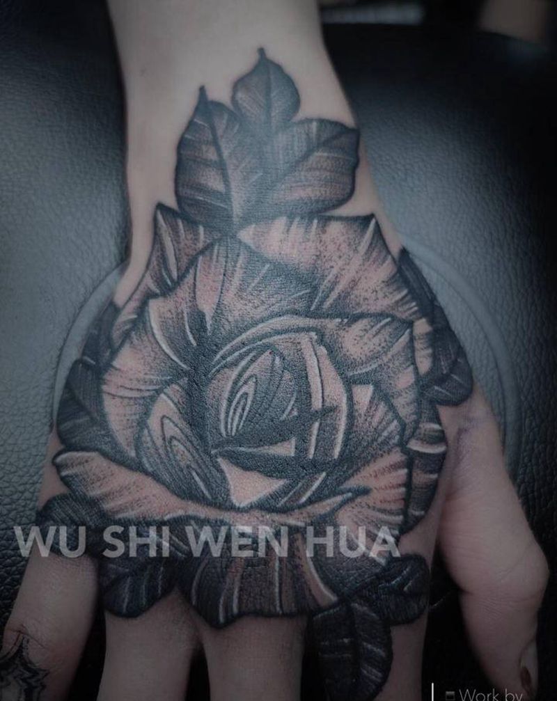 玫瑰纹身图片_手部欧美写实点刺手背纹身图案