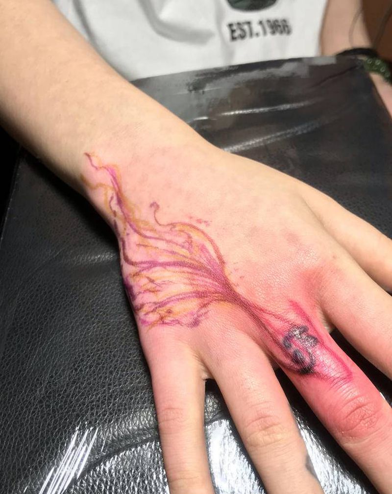 遮盖哟纹身图片_手部水墨纹身图案