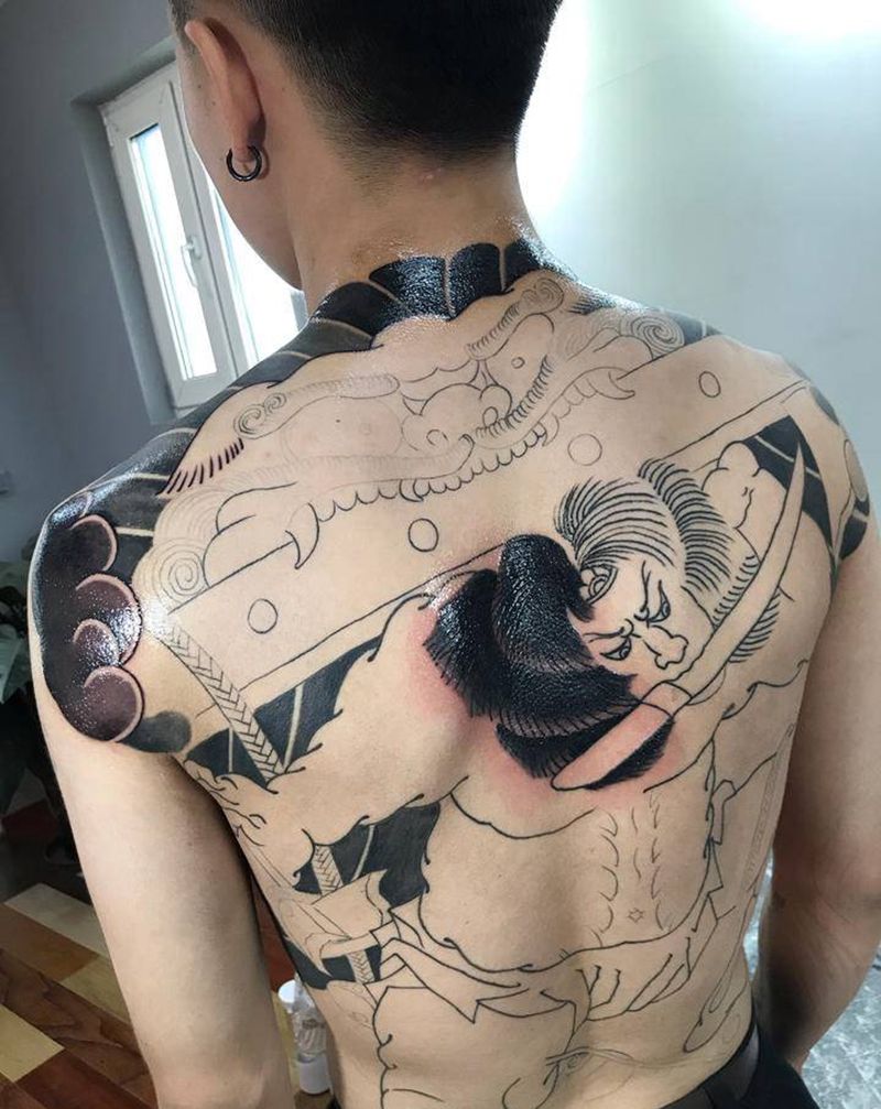 未完纹身图片_背部老传统纹身图案