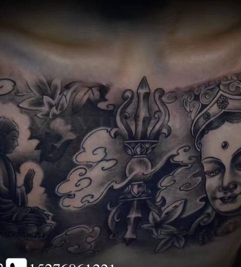 传统花胸纹身图片_胸部老传统新传统纹身图案