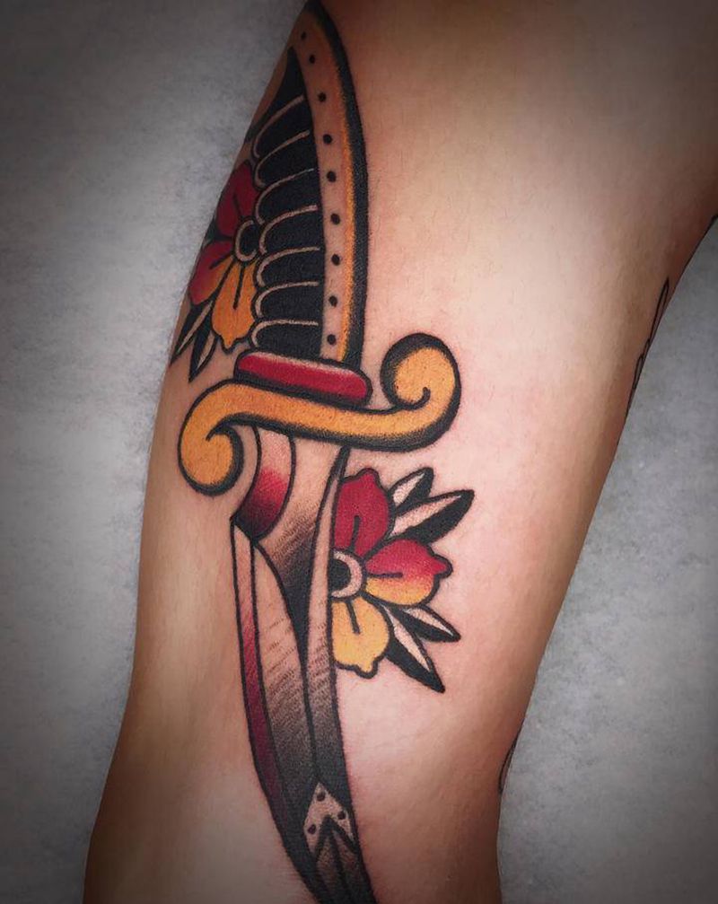 匕首纹身图片_手臂Old School纹身图案