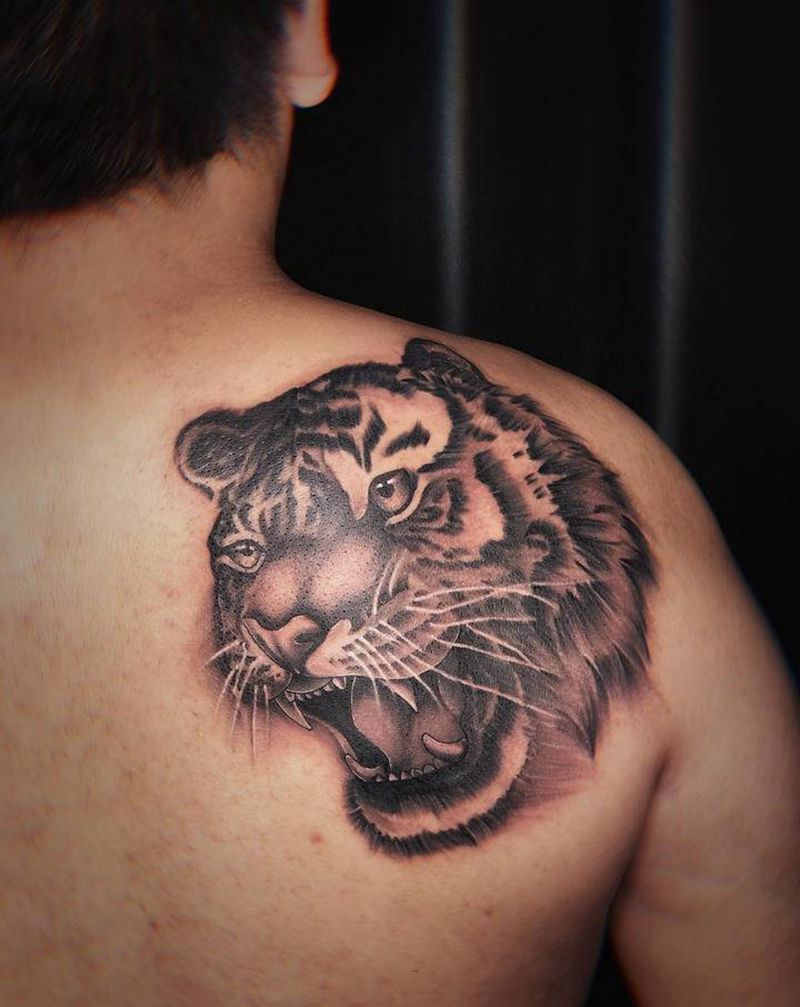老虎纹身图片_肩部背部新传统写实纹身图案
