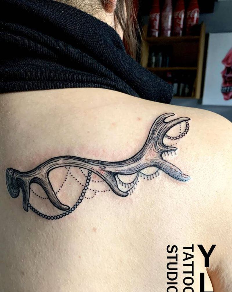 鹿角纹身图片_背部纹身图案