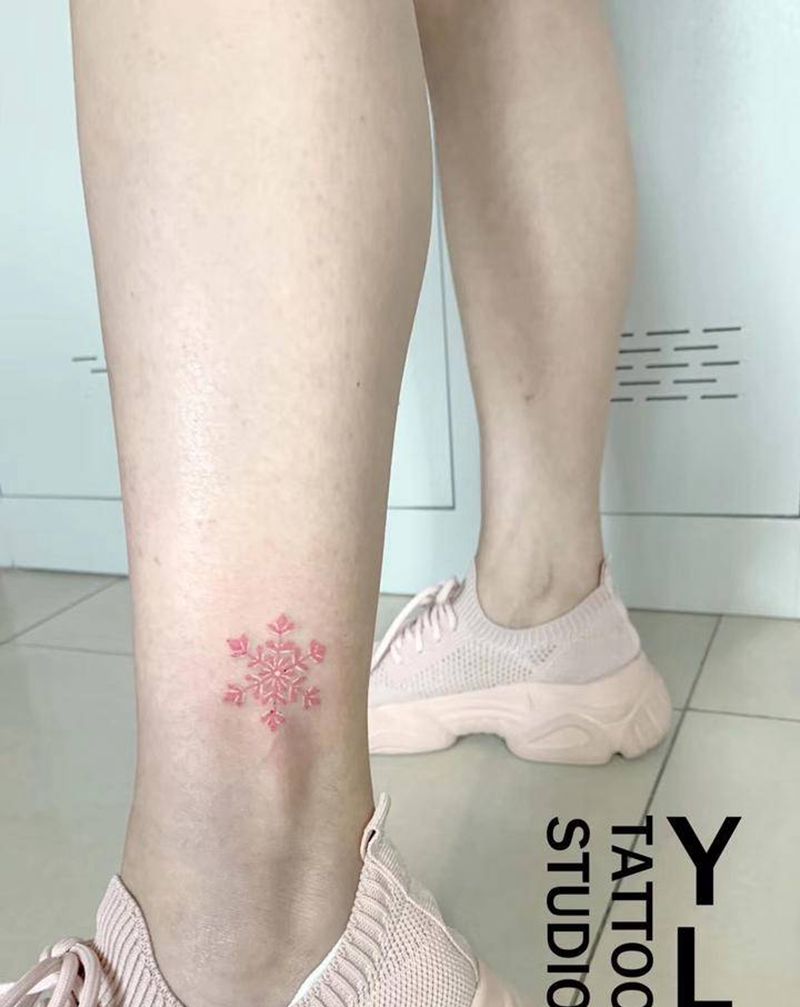 雪花❄️纹身图片_腿部清新纹身图案