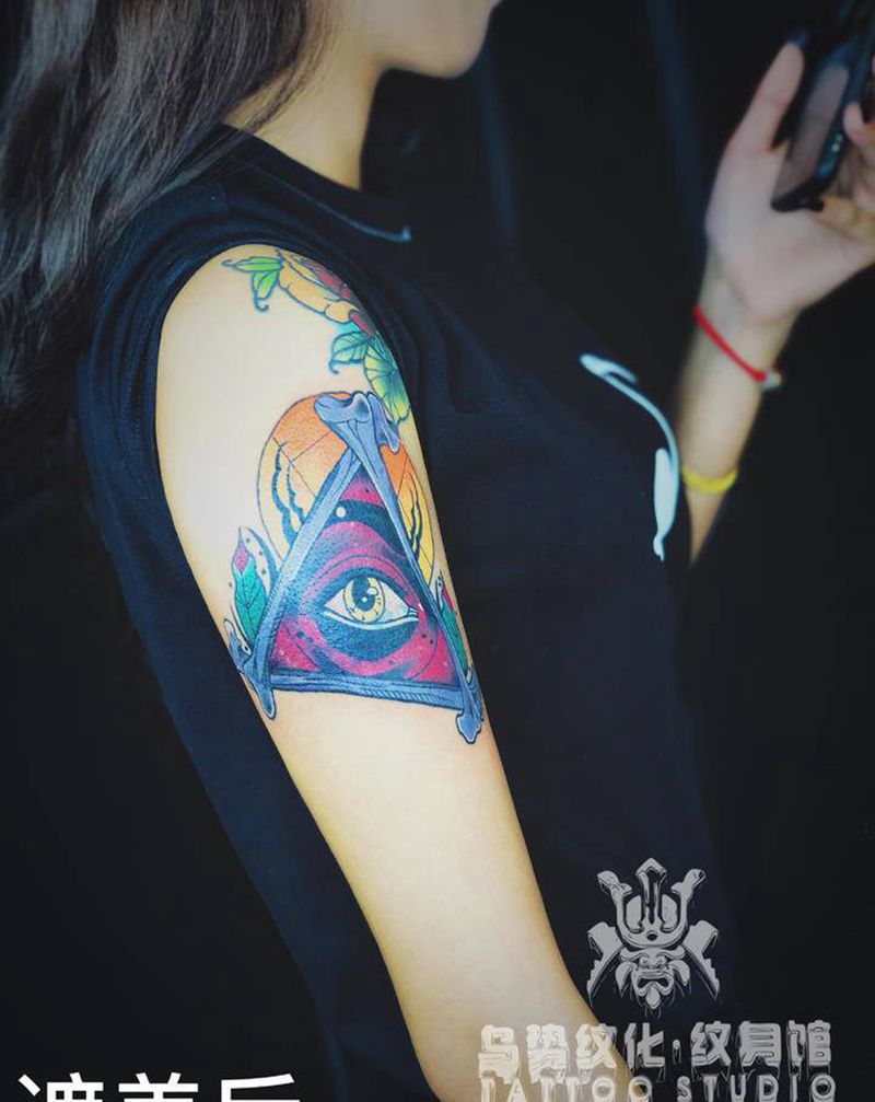 上帝之眼纹身图片_手臂New School遮盖全视之眼纹身图案