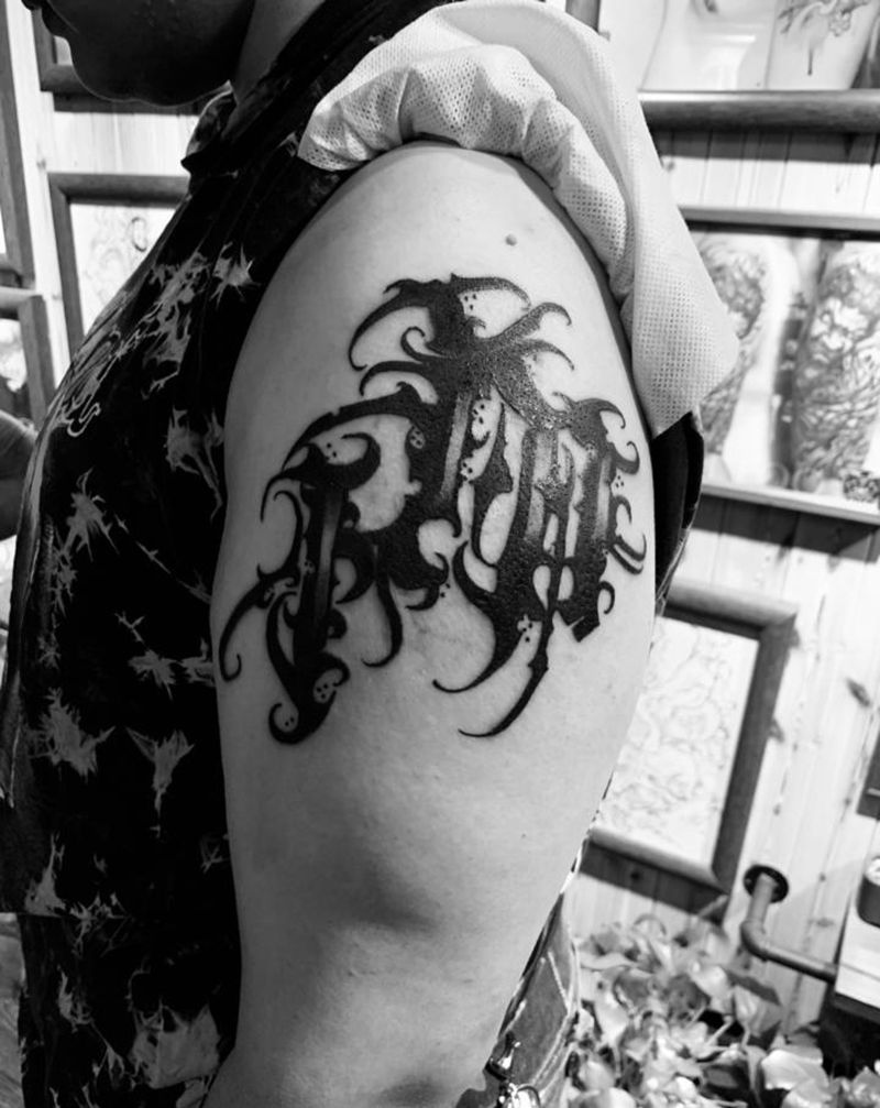 大臂纹身图片_手臂纹身图案