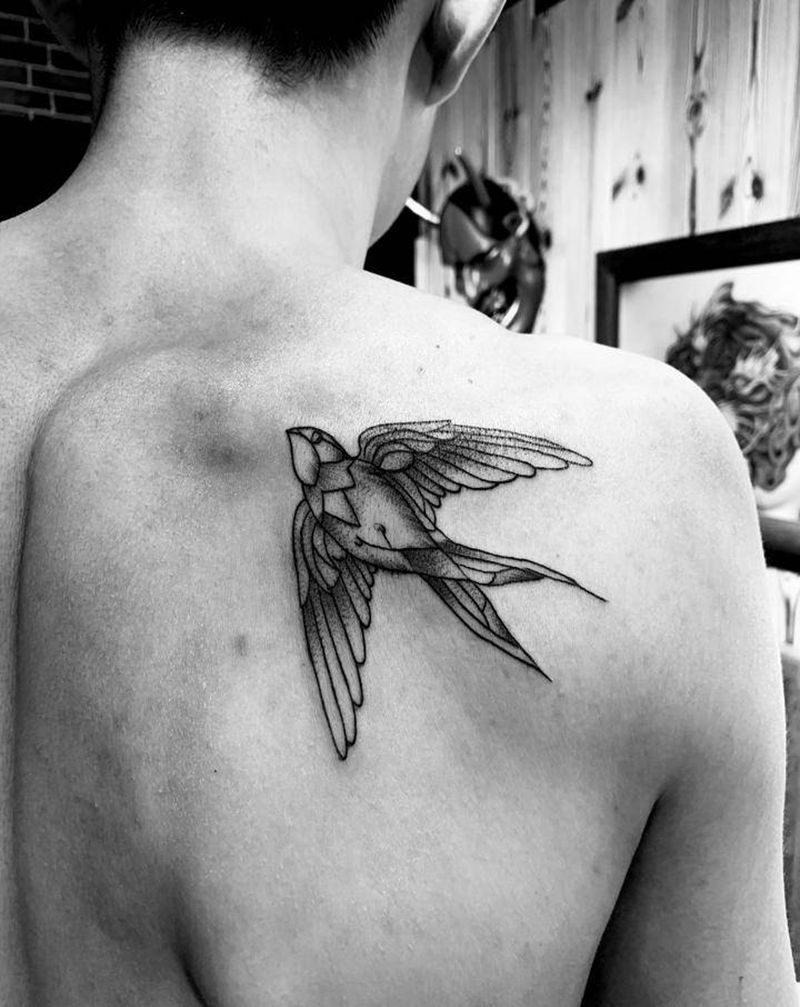 燕子纹身图片_背部纹身图案