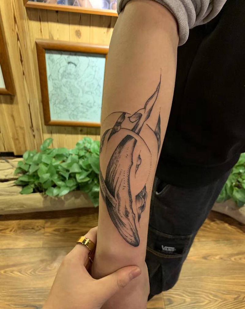 鲸鱼纹身图片_手臂纹身图案