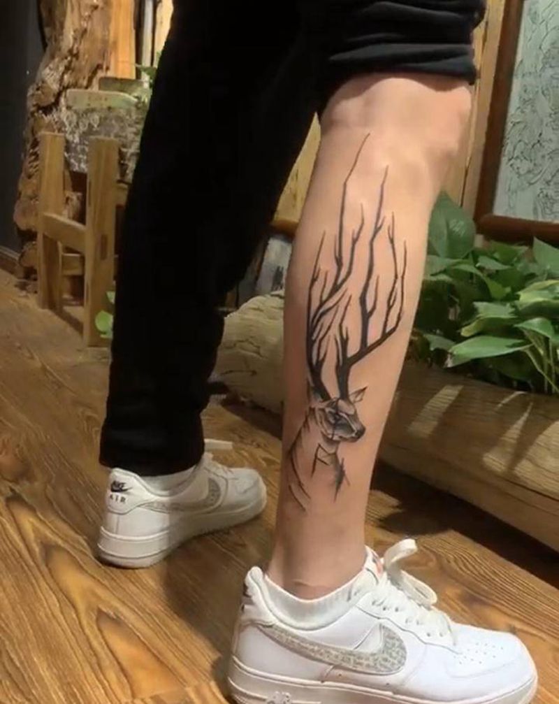 鹿纹身图片_腿部纹身图案