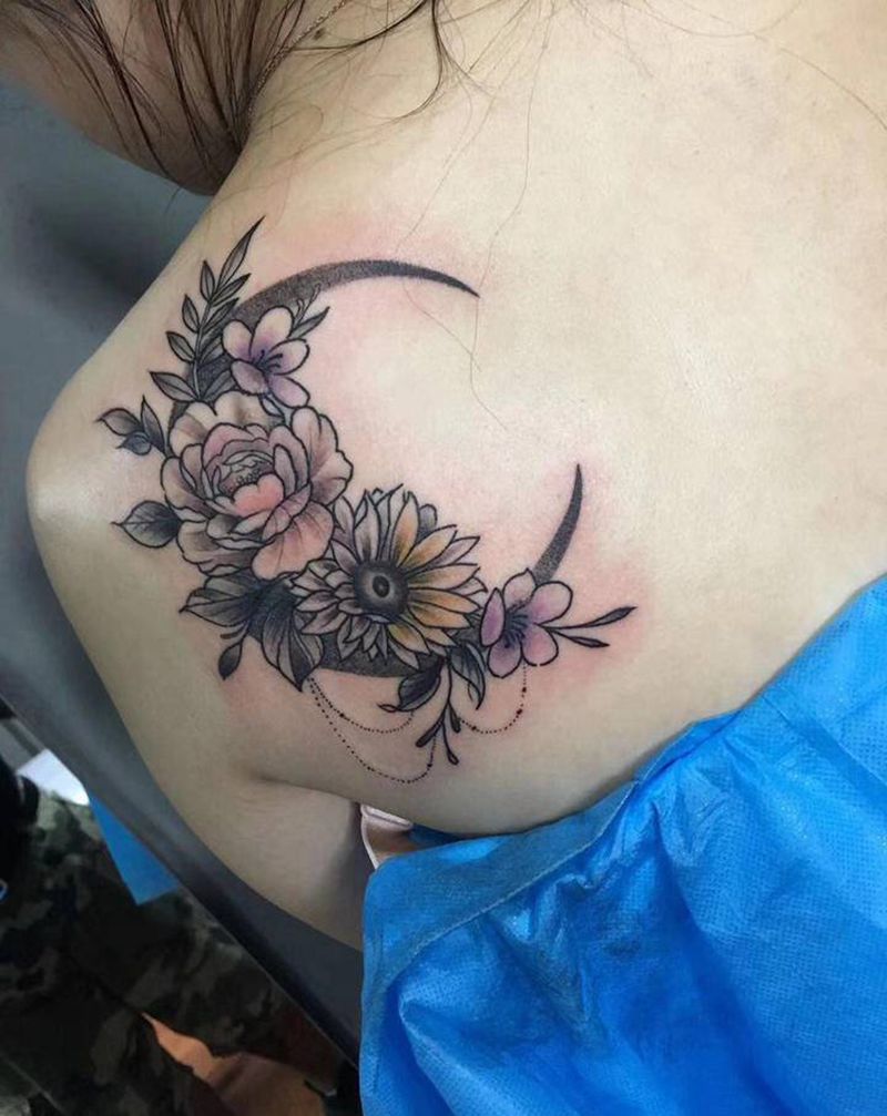 半彩素花纹身图片_背部点刺纹身图案