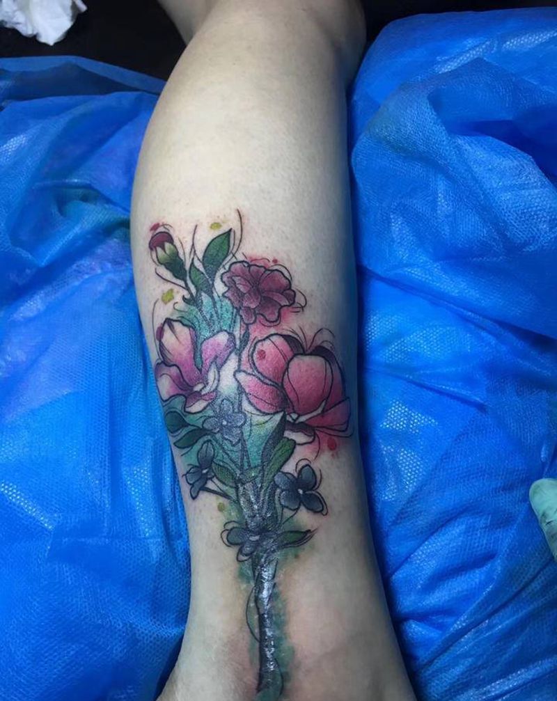 水彩花遮盖纹身图片_腿部水彩水墨纹身图案