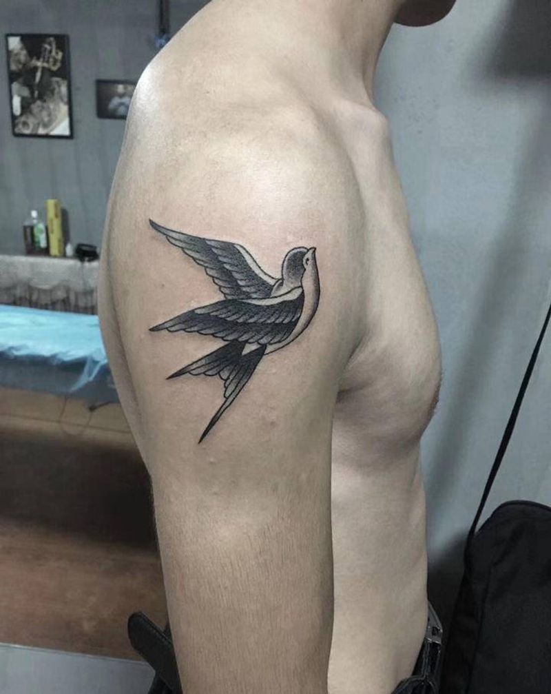 小燕子纹身图片_手臂Old School纹身图案