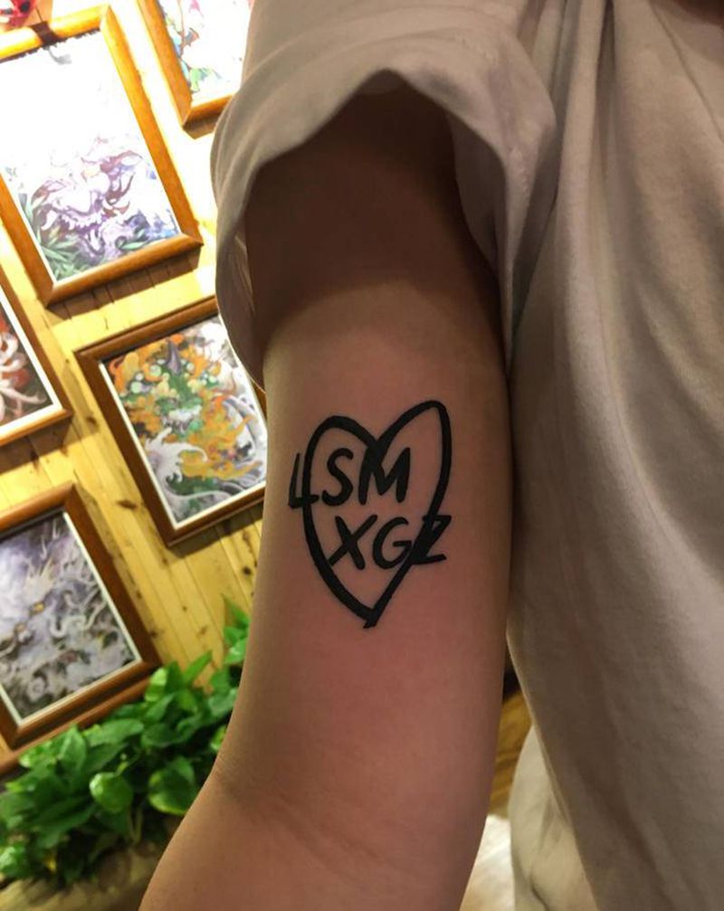 小字母纹身图片_手臂纹身图案