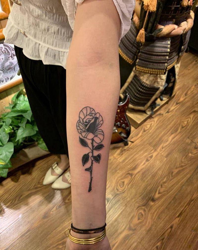 玫瑰花纹身图片_手部纹身图案
