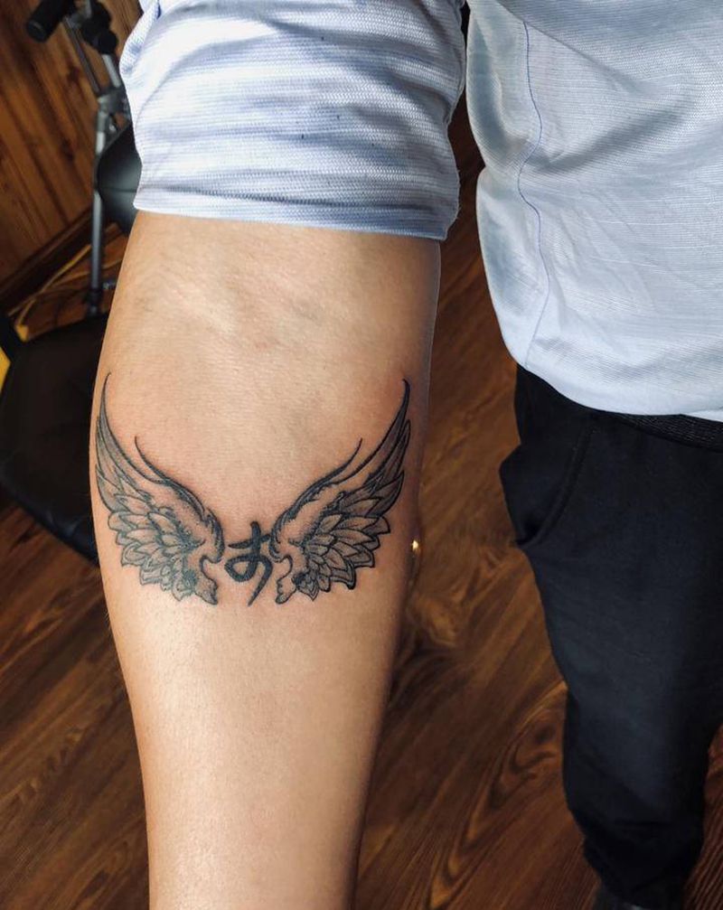 翅膀纹身图片_手部纹身图案