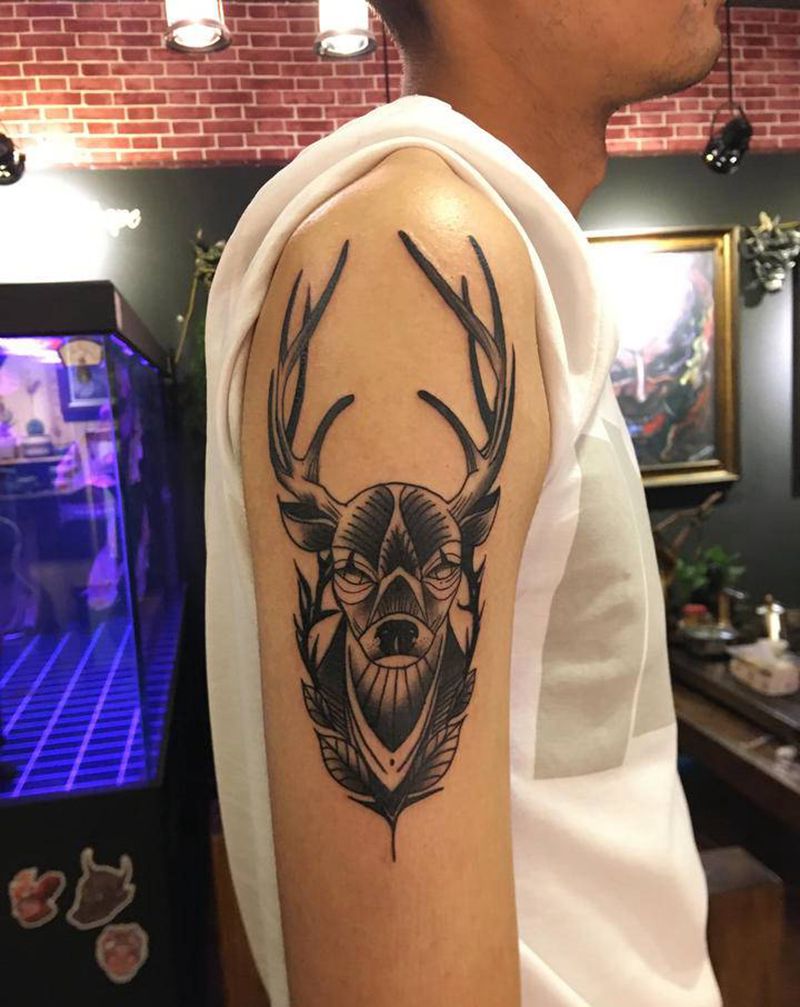 鹿纹身图片_肩部纹身图案