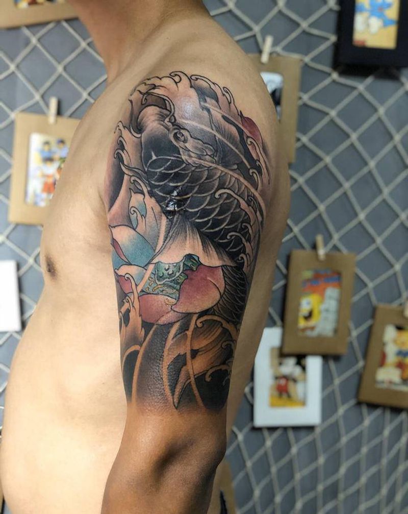 鲤鱼荷花纹身图片_手臂新传统老传统纹身图案