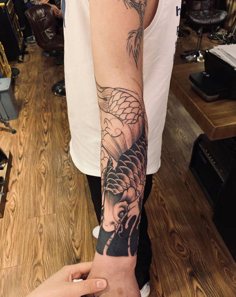 鲤鱼纹身图片_手臂纹身图案