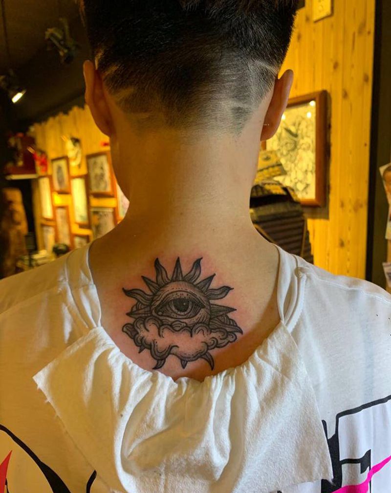 太阳纹身图片_颈部纹身图案