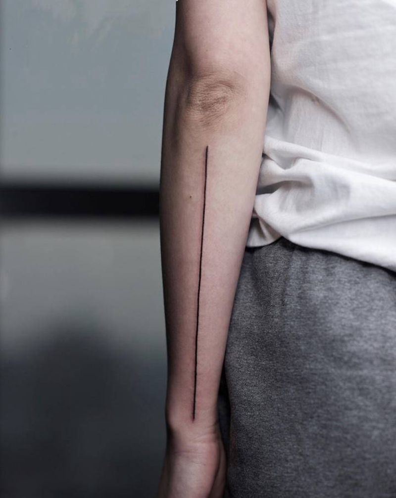 一根直线纹身图片_手臂几何纹身图案