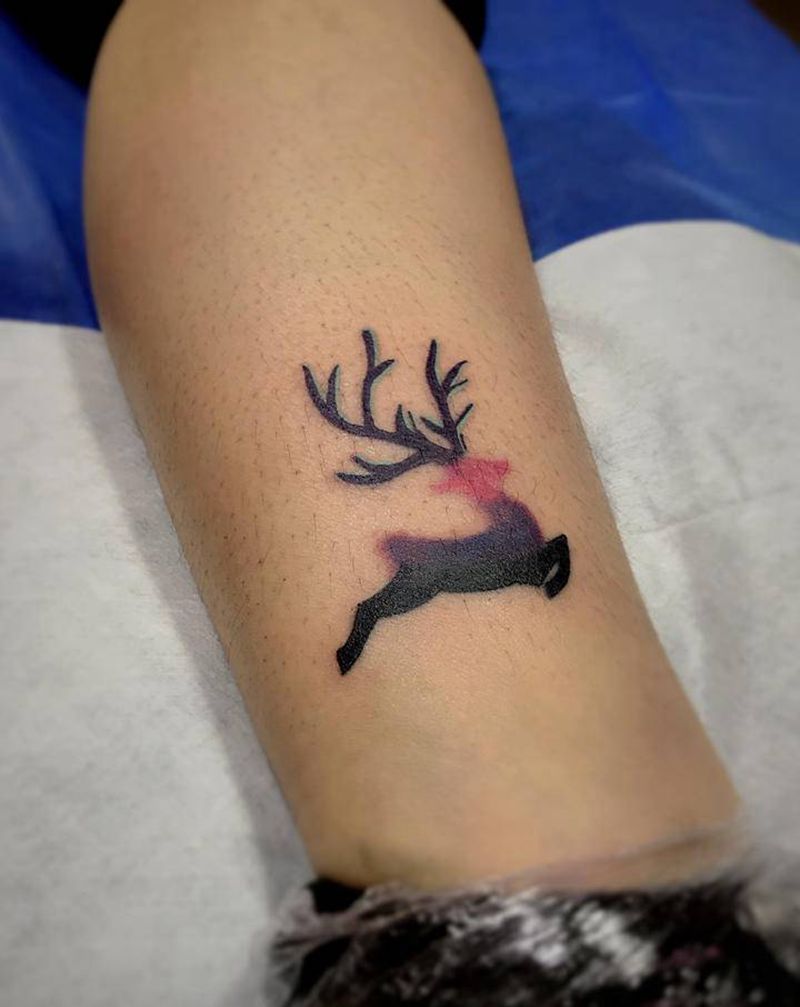 小鹿乱撞纹身图片_腿部水彩纹身图案