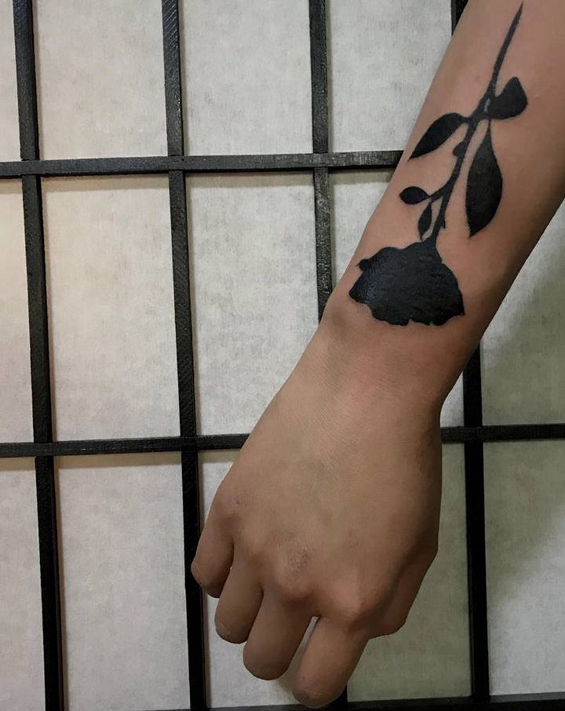 一枚小遮盖纹身图片_手臂纹身图案