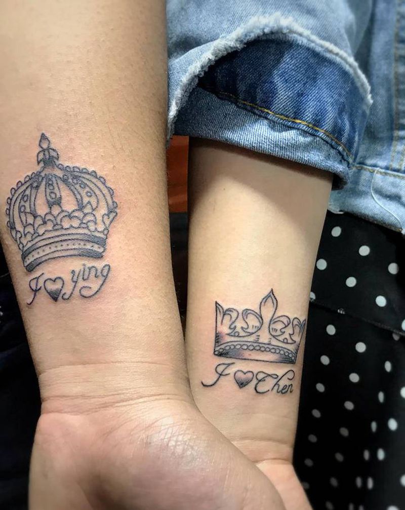 情侣皇冠➕字母纹身图片_手臂纹身图案