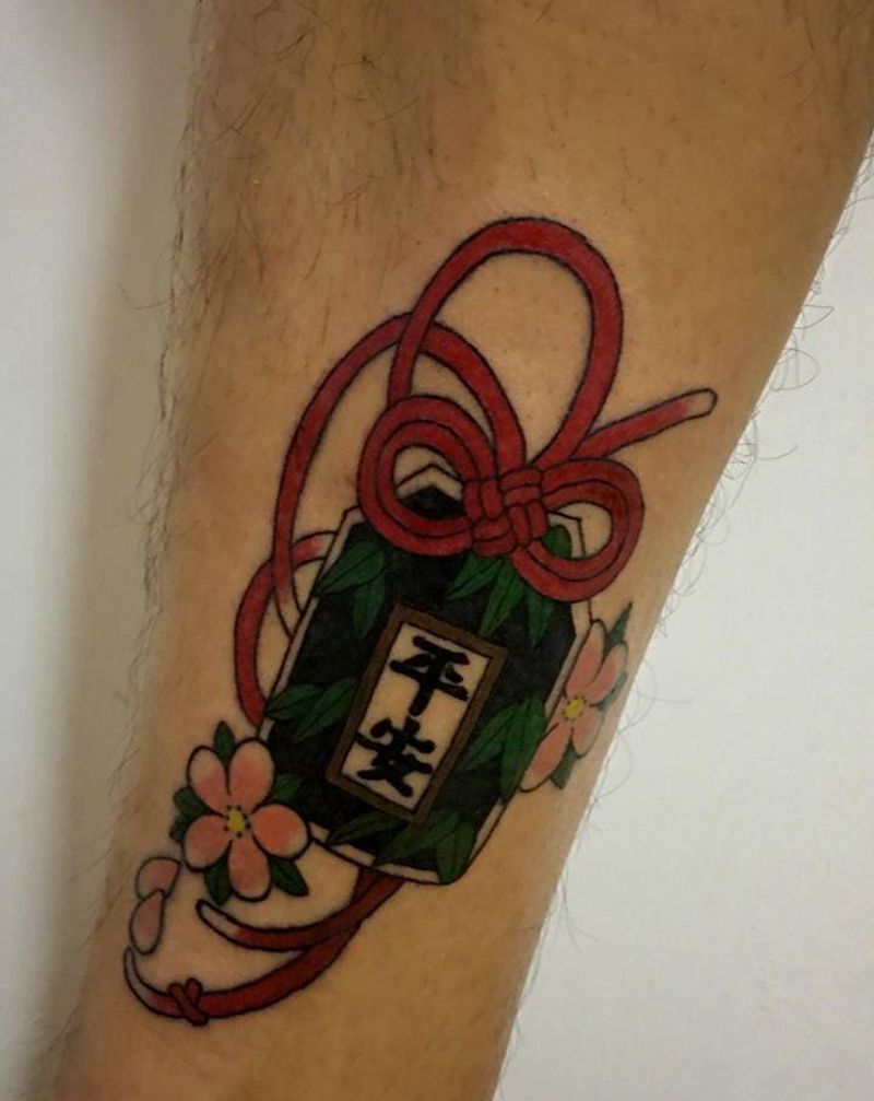 平安御守纹身图片_腿部老传统纹身图案
