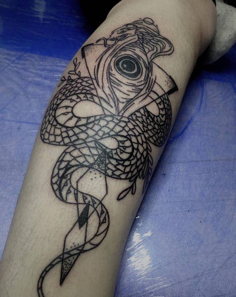 蛇纹身图片_腿部几何纹身图案