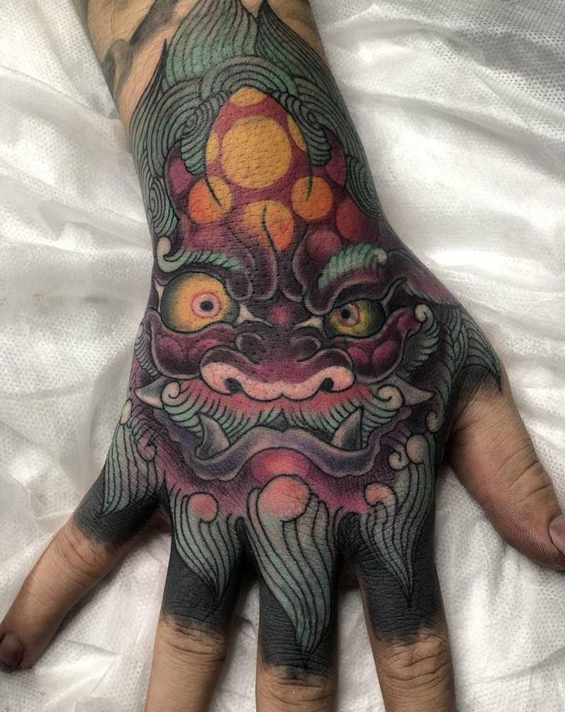 唐狮遮盖纹身图片_手部新传统纹身图案