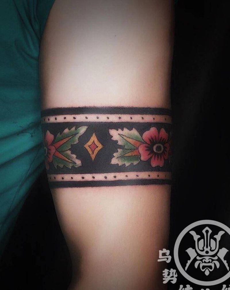 一个大臂环纹身图片_手臂Old School纹身图案