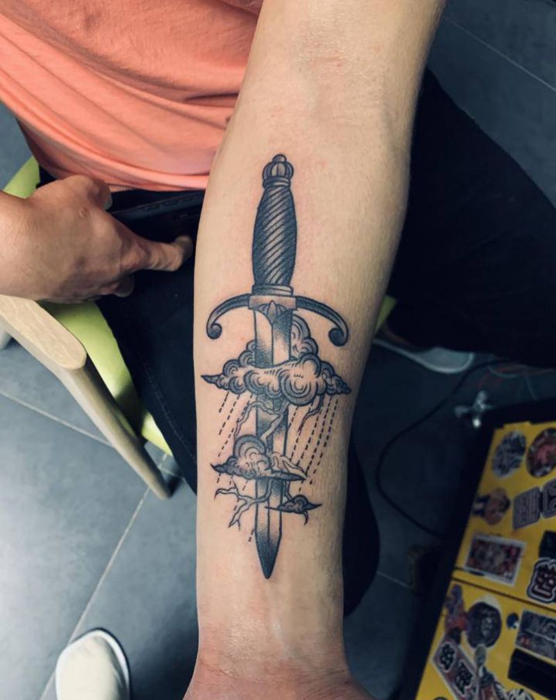 匕首纹身图片_手臂纹身图案