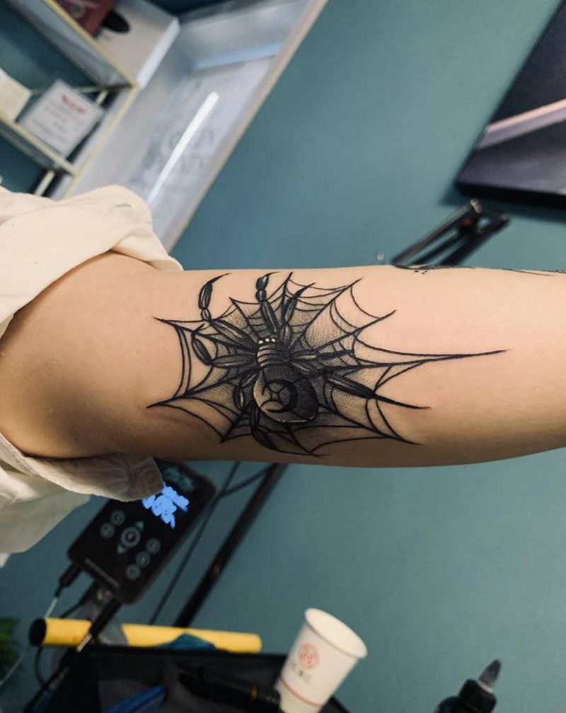 蜘蛛纹身图片_手臂Old School纹身图案