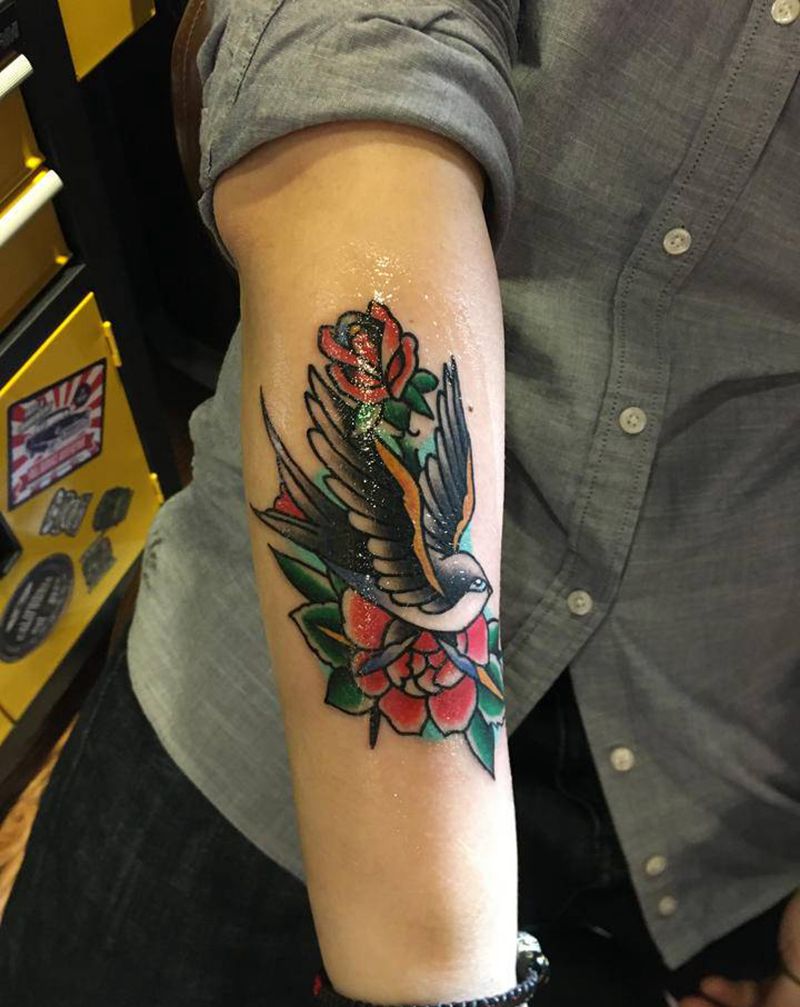 燕子纹身图片_手臂纹身图案