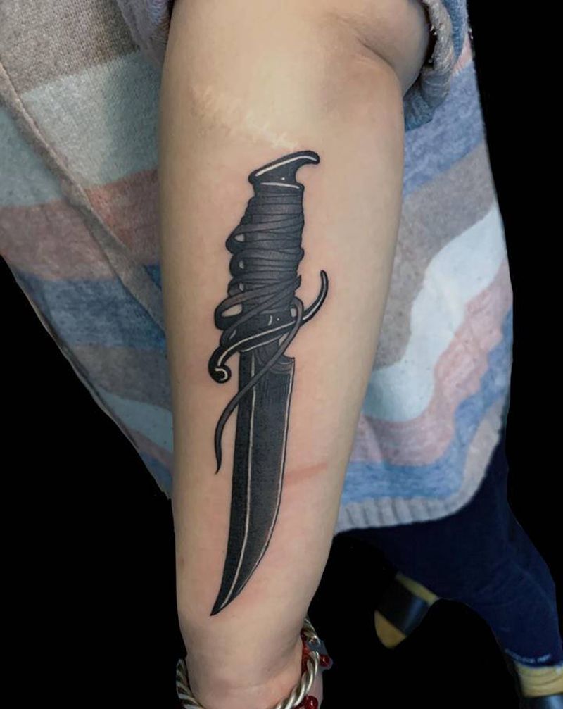 匕首纹身图片_手臂纹身图案