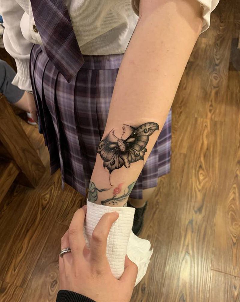 蛾子纹身图片_手臂纹身图案