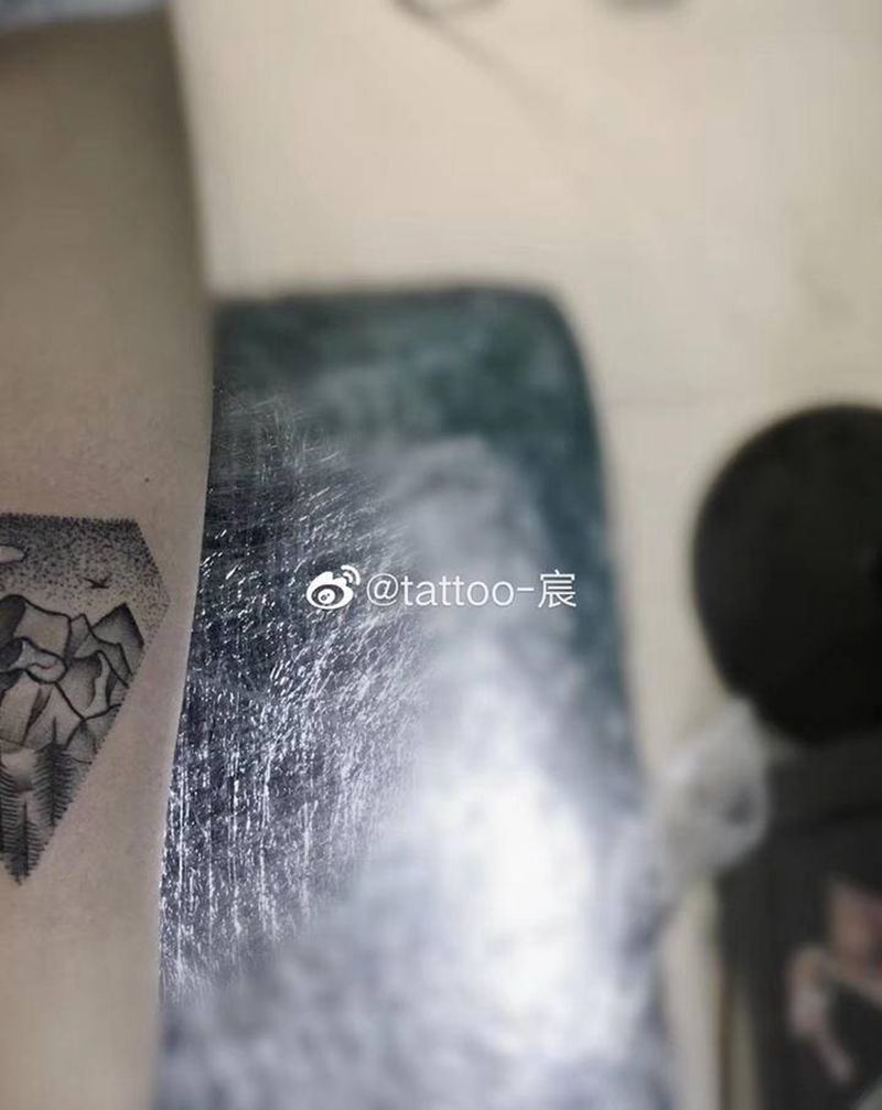 点刺小图纹身图片_手臂纹身图案