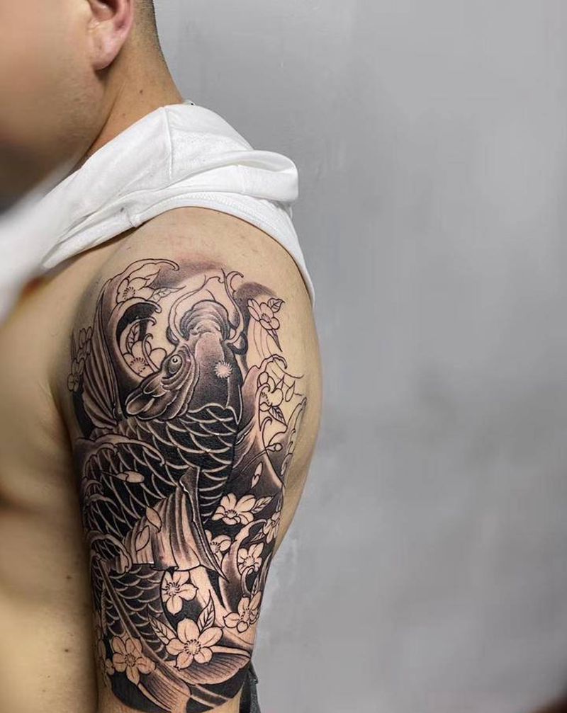 鲤鱼纹身图片_手臂纹身图案