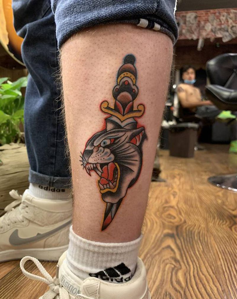 匕首纹身图片_腿部纹身图案