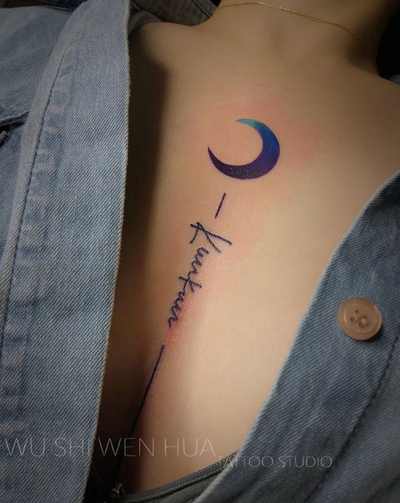 月亮纹身图片_胸部水彩几何纹身图案