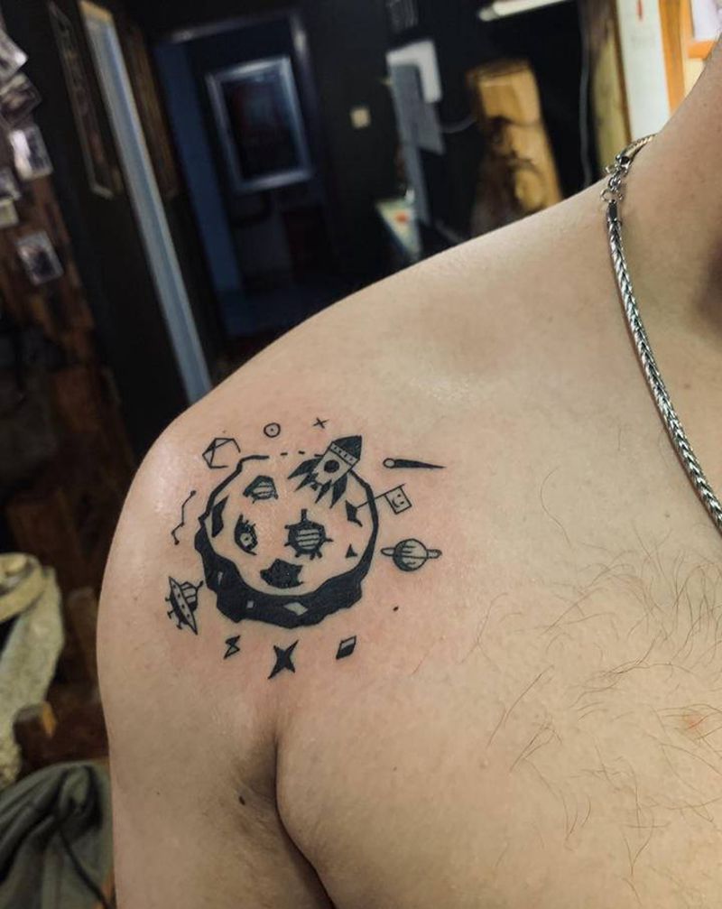 这啥纹身图片_肩部纹身图案